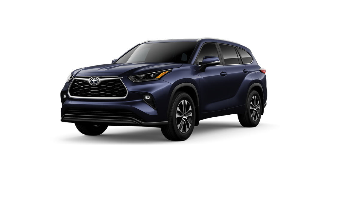 2026 Toyota Highlander XLE in Blueprint — front three-quarter view